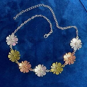 🌸 Tri color Flower Necklace​